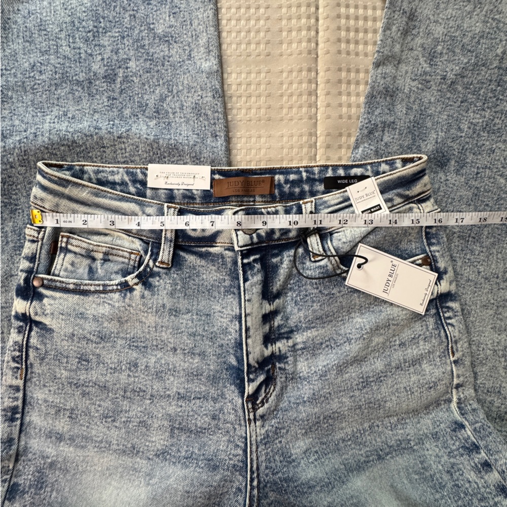 Judy Blue Light Acid Wash Wide Leg Jeans - Picture 8 of 10